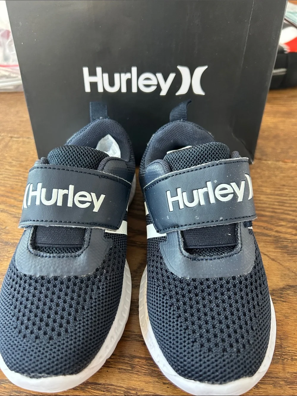 Hurley Deep Navy ⚓️ and White Kids Mesh Hook-and-Loop Sneakers in box 📦